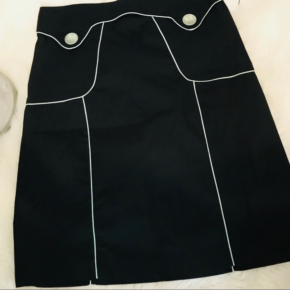 Adorable aline skirt w/ mint green piping outline